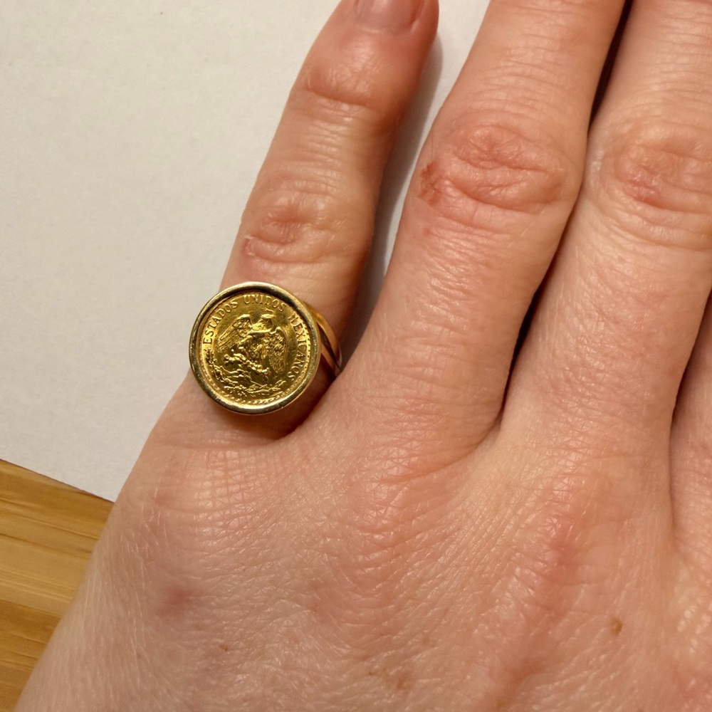 14K Yellow Gold ring & .900 gold 1945 Dos Pesos Coin Ring - Picture 4 of 6